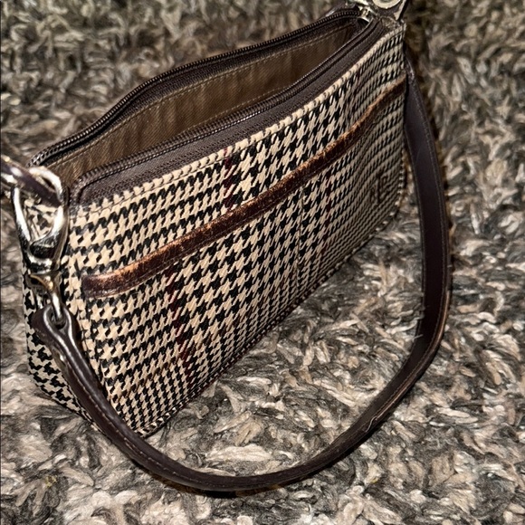 Lauren Ralph Lauren Black and Cream Houndstooth Wristlet - Picture 9 of 9